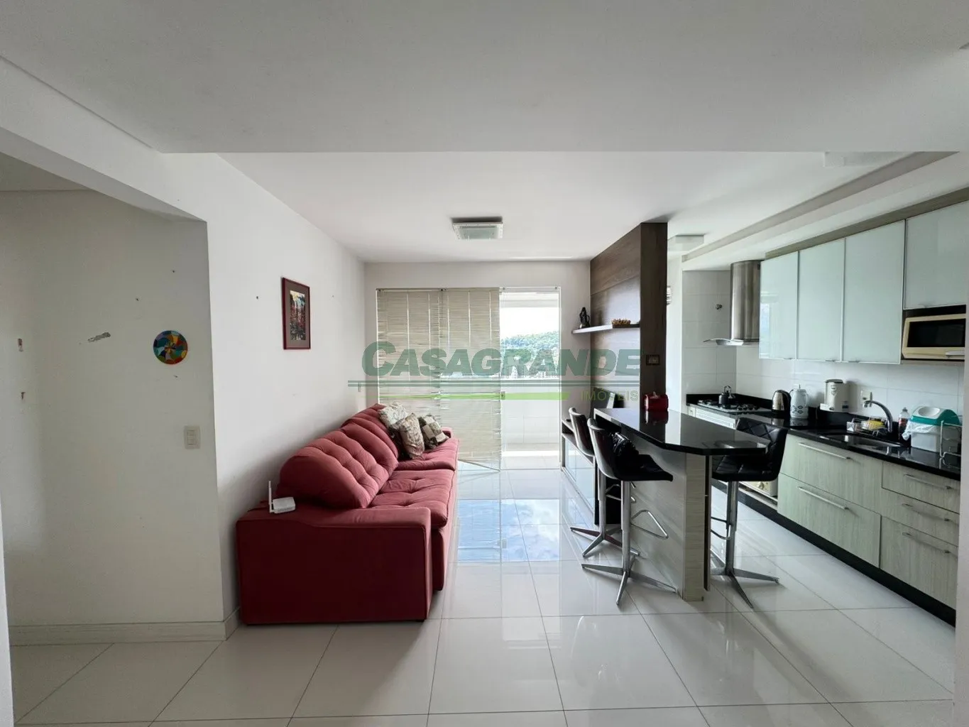 Ótimo apartamento semi mobiliado no Bairro Escola Agrícola em ótima localização próximo a vários comércios, escolas, mercado RedeTop, feira livre, fácil acesso a BR470 e de tudo o que você precisa no dia a dia. — foto 2