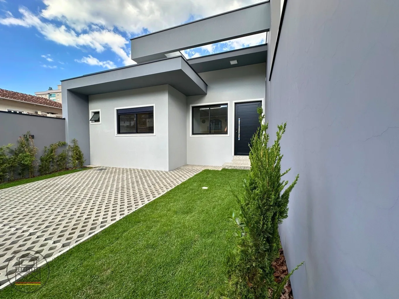 Casa de alto padrão com 3 suítes no bairro Escola Agricola. — foto 2