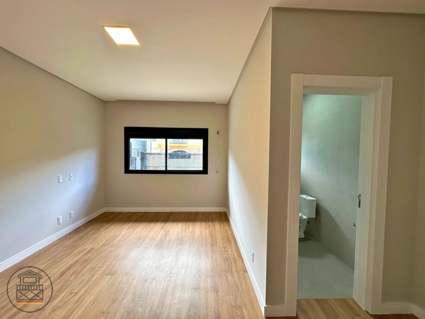 Casa de alto padrão com 3 suítes no bairro Escola Agricola. — foto 5
