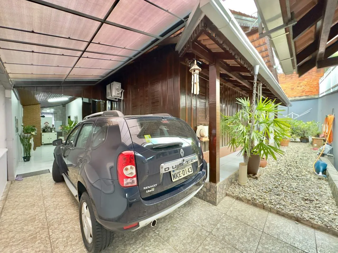 Casa Mista com Quatro Dormitórios, Suíte e Ampla Área de Lazer em Excelente Estado de Conservação — foto 2