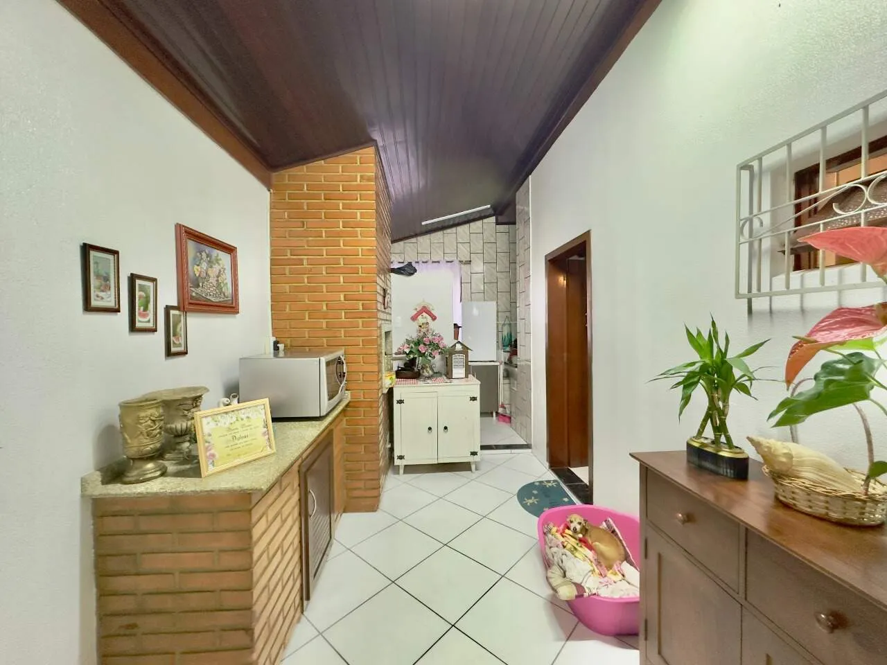 Casa Mista com Quatro Dormitórios, Suíte e Ampla Área de Lazer em Excelente Estado de Conservação — foto 4