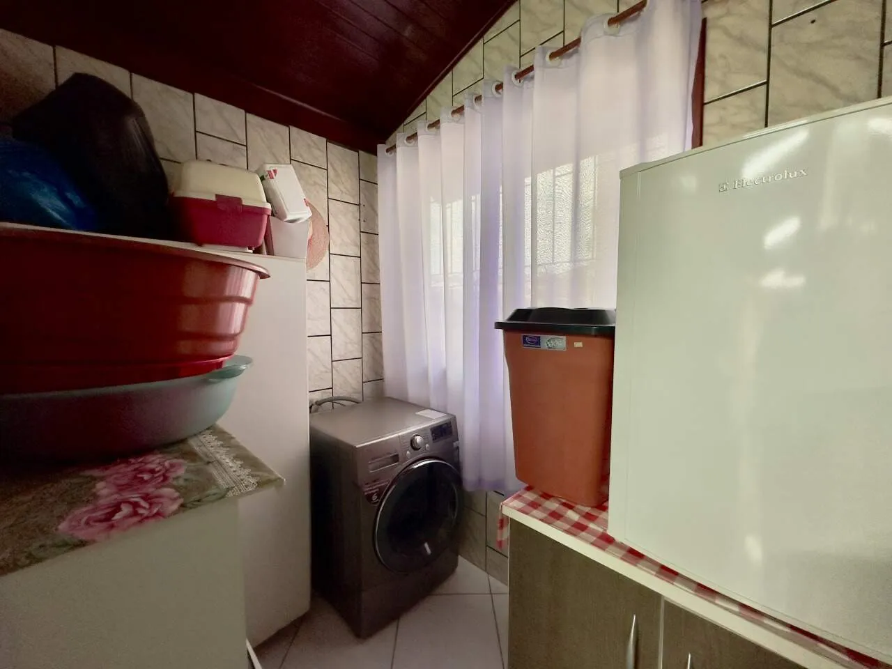 Casa Mista com Quatro Dormitórios, Suíte e Ampla Área de Lazer em Excelente Estado de Conservação — foto 5