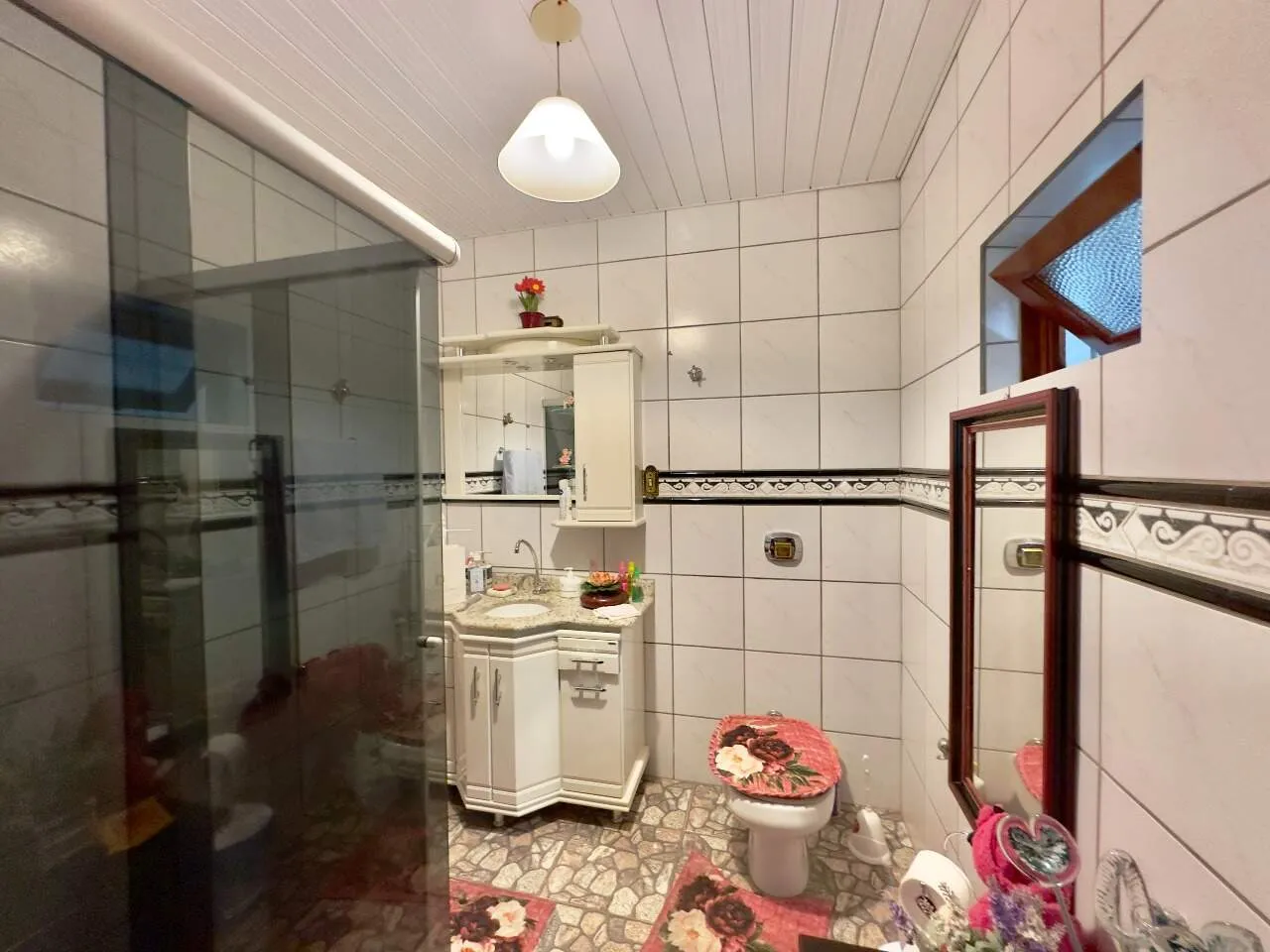 Casa Mista com Quatro Dormitórios, Suíte e Ampla Área de Lazer em Excelente Estado de Conservação — foto 7