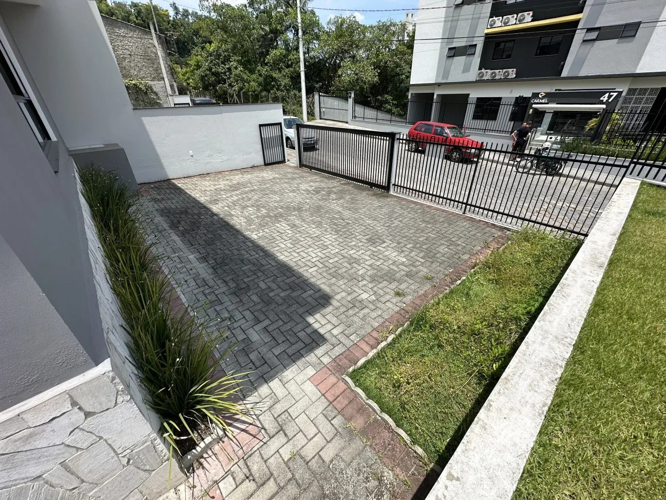 Casa Alto Padrão no Bairro Escola Agrícola - 3 Suítes e 4 Vagas — foto 2