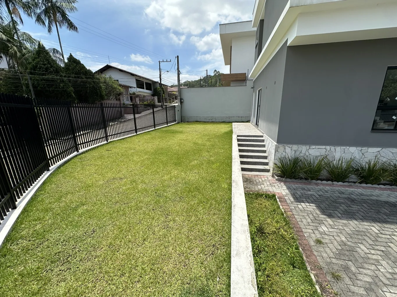 Casa Alto Padrão no Bairro Escola Agrícola - 3 Suítes e 4 Vagas — foto 3