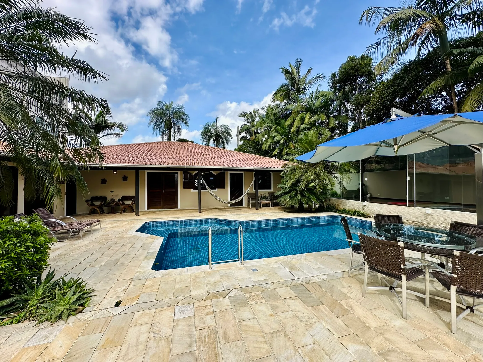 Casa à venda com 3 quartos e 1 suíte, 2 vagas, 1378m² na rua Johann Sachse no Badenfurt, Blumenau — foto 3