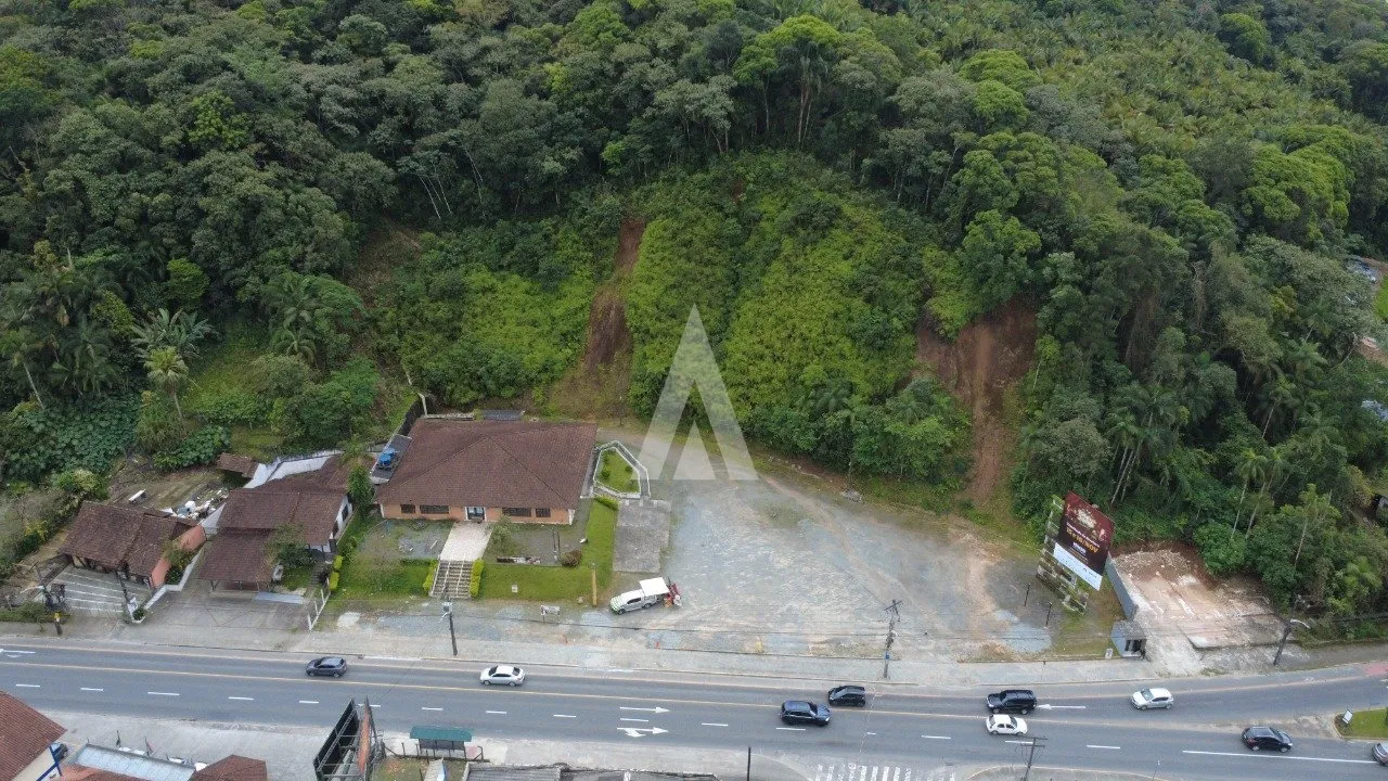 Terreno com 7.600m à venda no bairro Glória em Joinville-SC por R$4.500.000,00. - foto 1