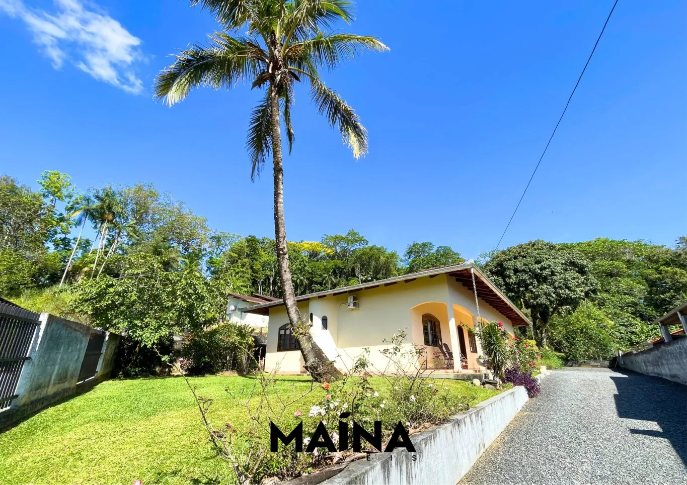 Casa térrea com 3 suítes e amplo quintal no Bairro Água Verde! - foto 1