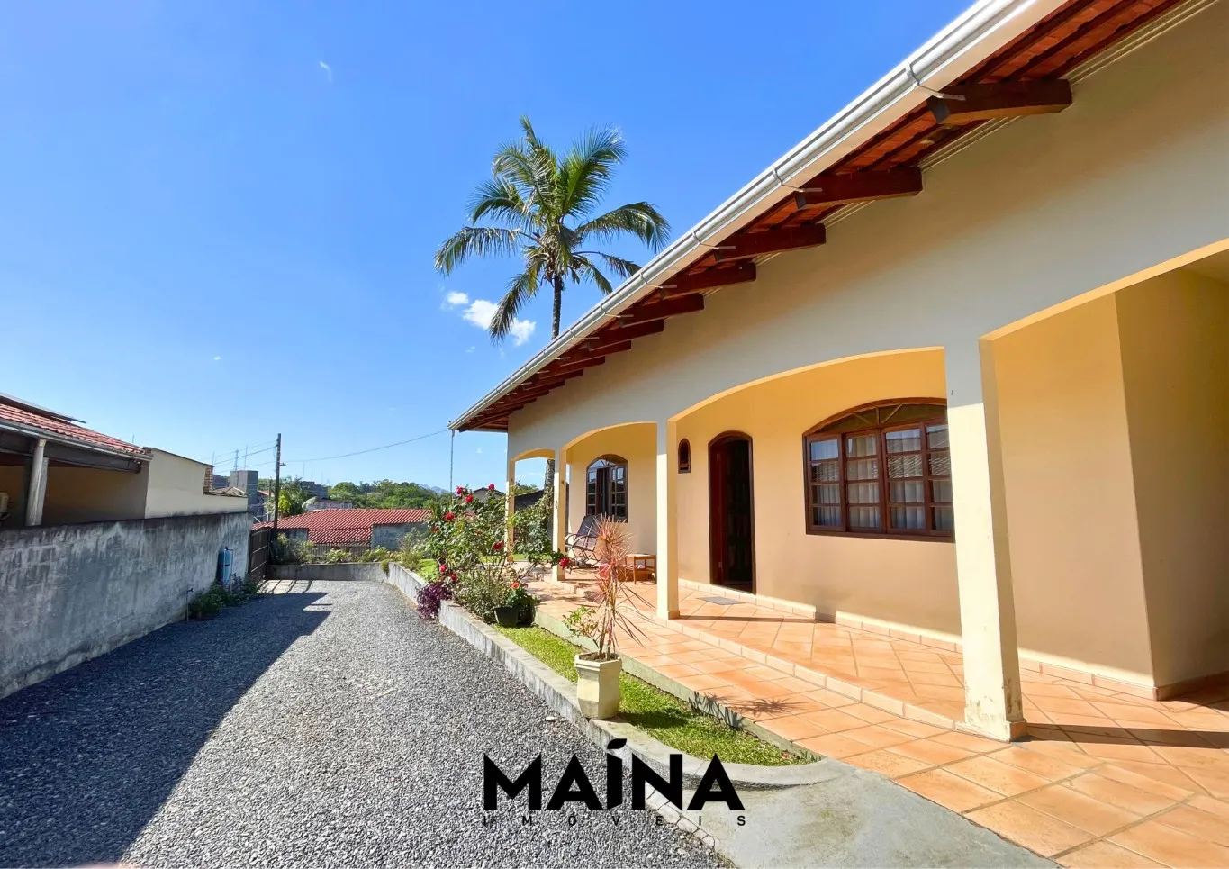 Casa térrea com 3 suítes e amplo quintal no Bairro Água Verde! — foto 2