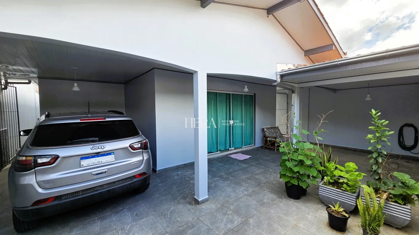 Casa térrea 03 dormitórios com piscina em Blumenau! — foto 2