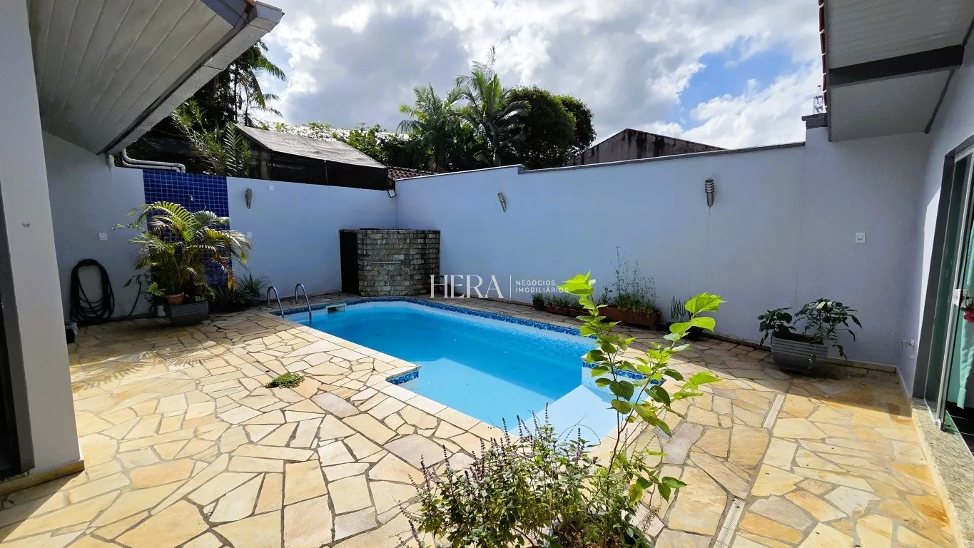 Casa térrea 03 dormitórios com piscina em Blumenau! - foto 1