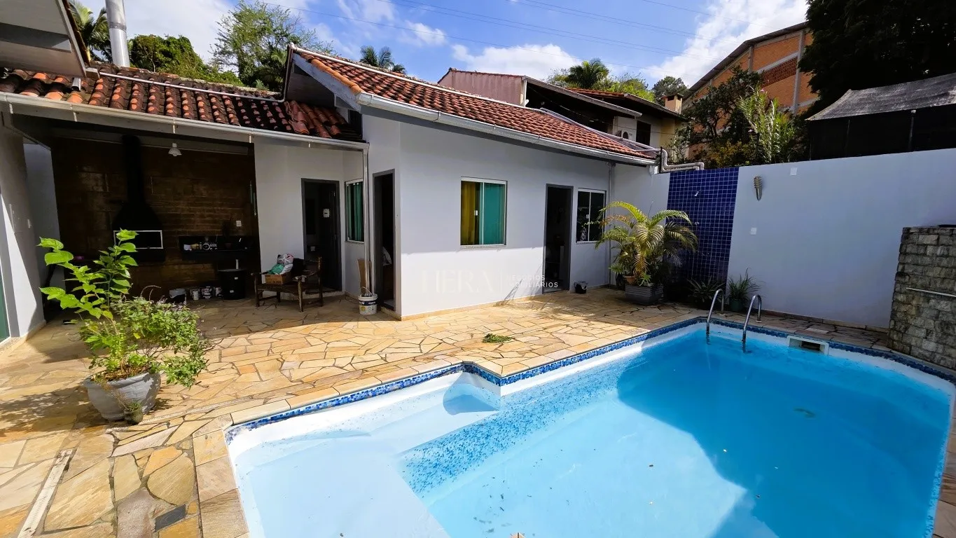 Casa térrea 03 dormitórios com piscina em Blumenau! — foto 6