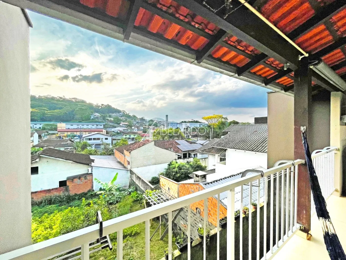 SOBRADO COM DOIS DORMITÓRIOS, PRÓXIMO AO KOMPRÃO - BAIRRO ÁGUA VERDE — foto 2