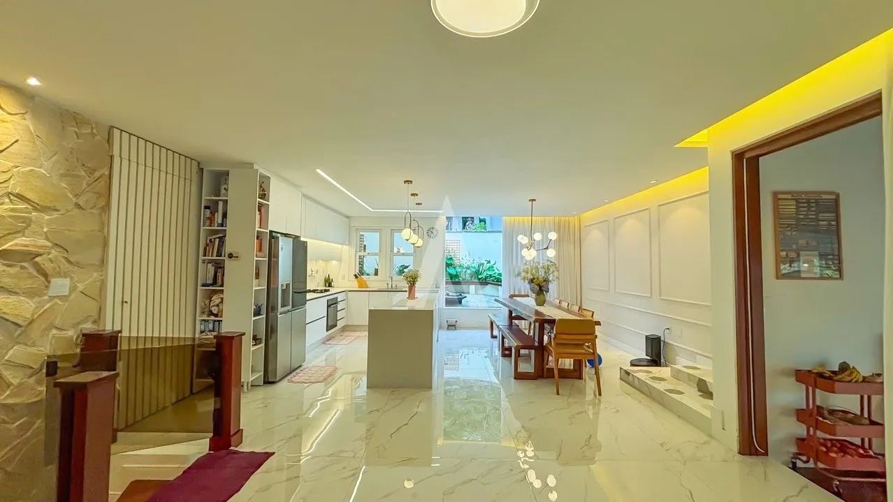 Casa com 3 suítes e 1 quarto à venda no bairro América em Joinville-SC por R$2.600.000,00. — foto 2