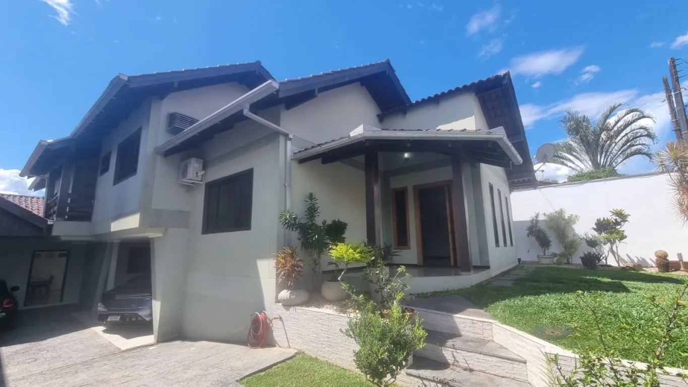 Casa com 4 quartos com piscina alto padrão na Escola Agrícola - foto 1