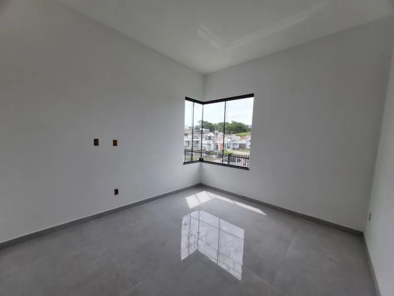 Linda casa pé direito alto 3 dormitórios, aberto a propostas. — foto 5