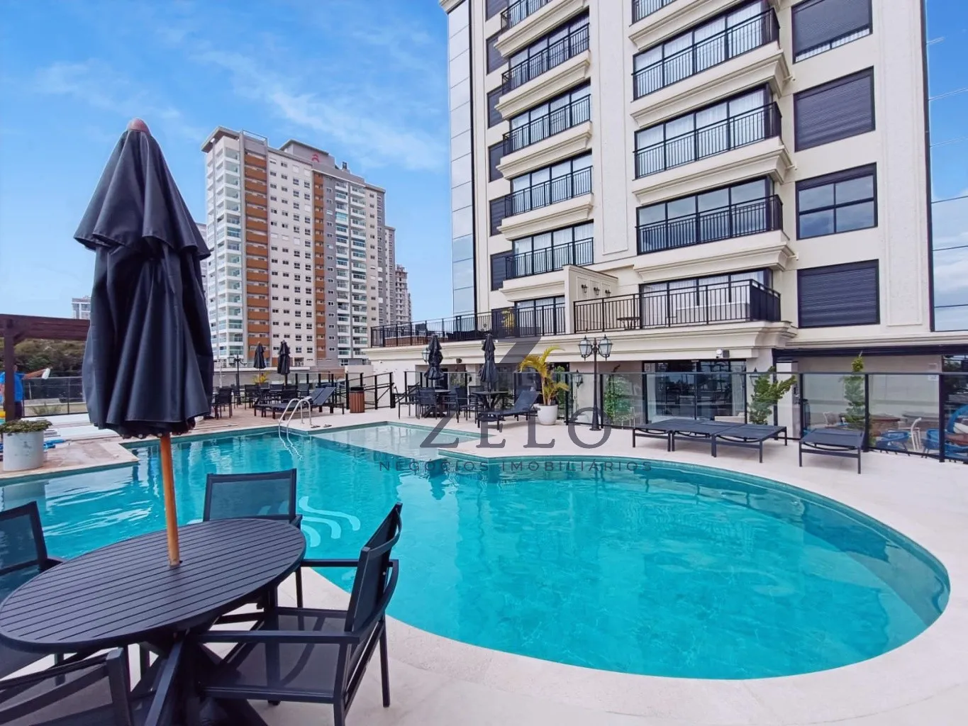 Magnífica Cobertura Duplex - Nova - Totalmente Equipada, Mobiliada e Decorada - foto 1