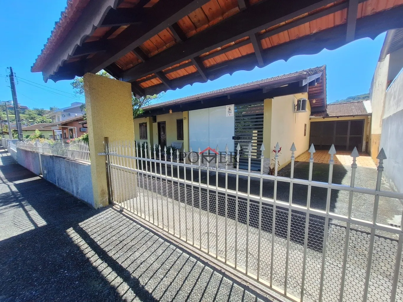 Casa ampla no Centro da cidade de Pomerode com 198,44m de construção e edificada num terreno com 438,52, sendo 19,00m de frente — foto 3