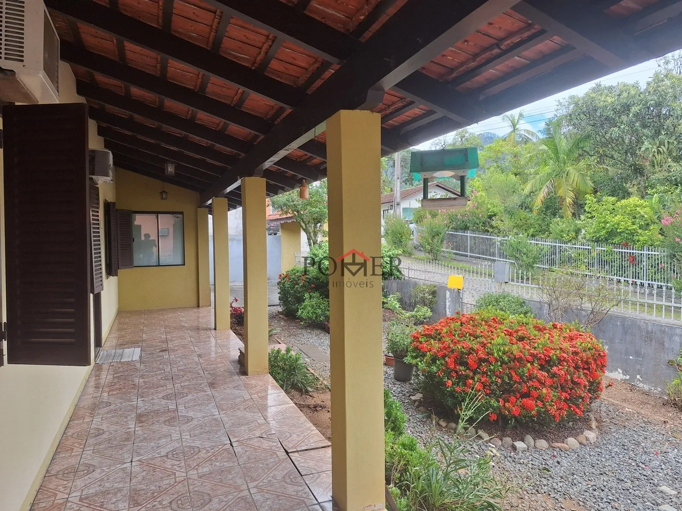 Casa ampla no Centro da cidade de Pomerode com 198,44m de construção e edificada num terreno com 438,52, sendo 19,00m de frente — foto 5