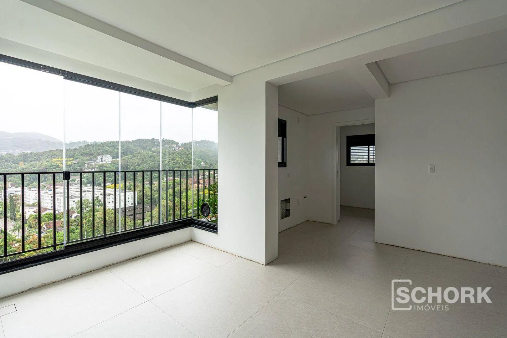 Apartamento novo, com 3 dormitórios sendo 1 suíte, duas vagas de garagem, na região central de Blumenau - foto 1