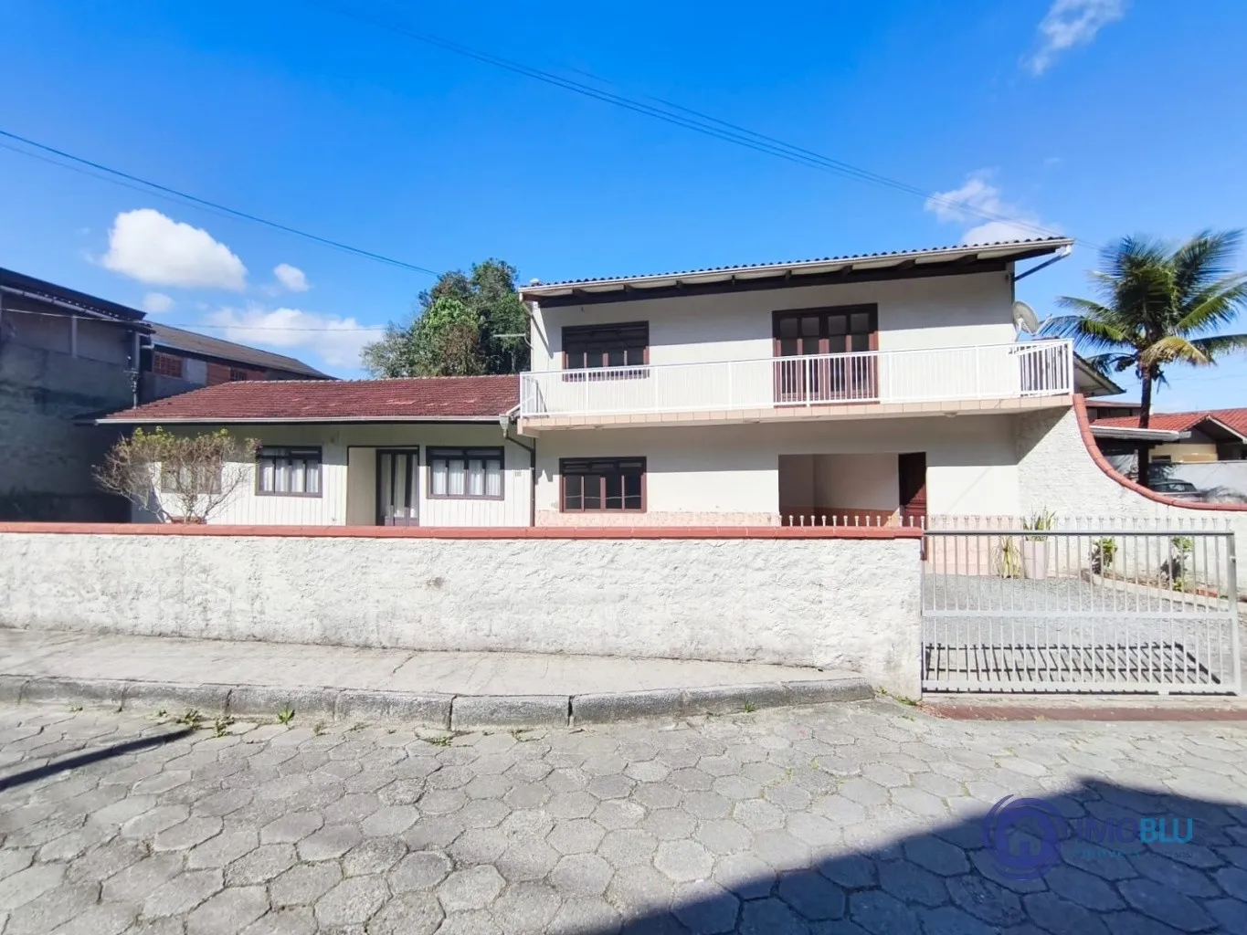 Casa com 2 pisos de alvenaria mais 1 casa de madeira no bairro Itoupava Norte — foto 3