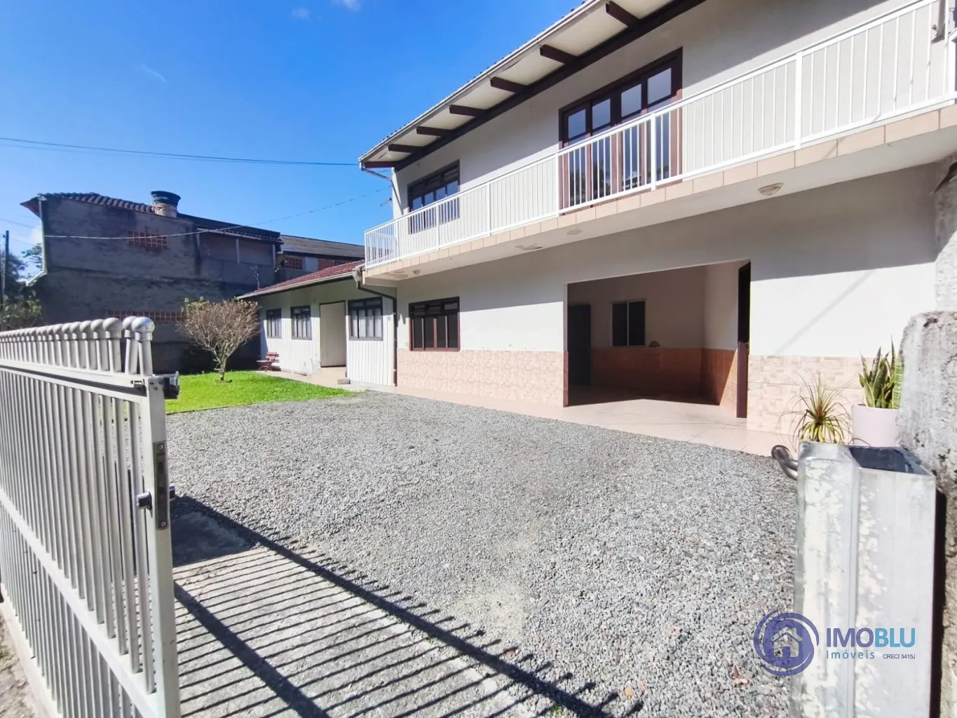 Casa com 2 pisos de alvenaria mais 1 casa de madeira no bairro Itoupava Norte — foto 4