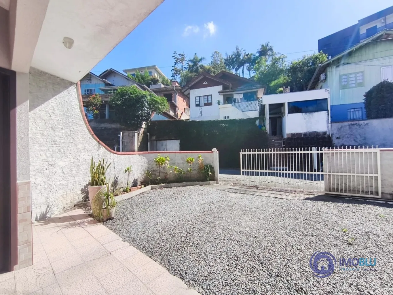 Casa com 2 pisos de alvenaria mais 1 casa de madeira no bairro Itoupava Norte — foto 5