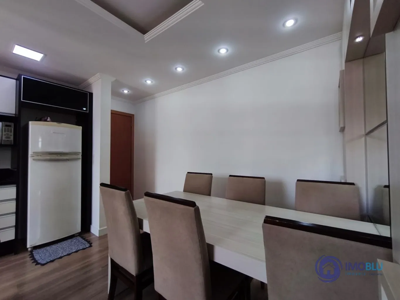 Apartamento de 2 dormitórios ,excelente ,no 3 andar, á venda , completamente mobiliado no Bairro Fortaleza . — foto 5