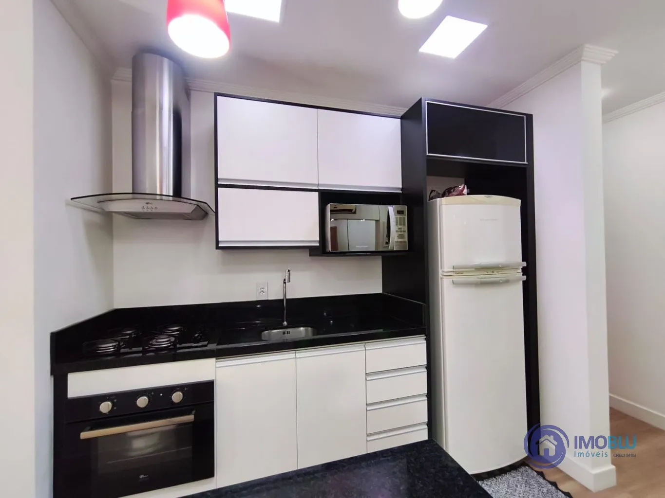 Apartamento de 2 dormitórios ,excelente ,no 3 andar, á venda , completamente mobiliado no Bairro Fortaleza . — foto 6