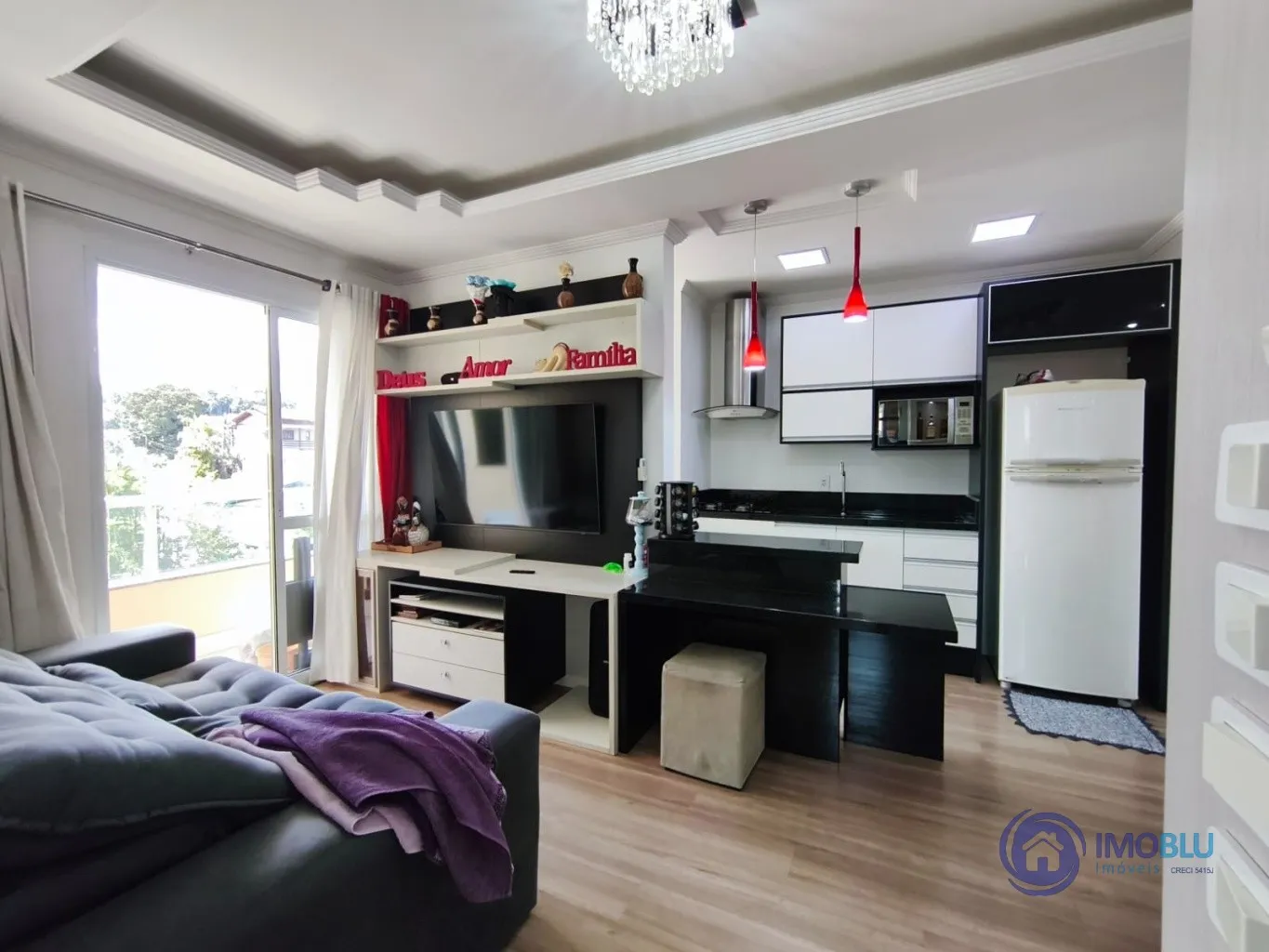 Apartamento de 2 dormitórios ,excelente ,no 3 andar, á venda , completamente mobiliado no Bairro Fortaleza . — foto 7