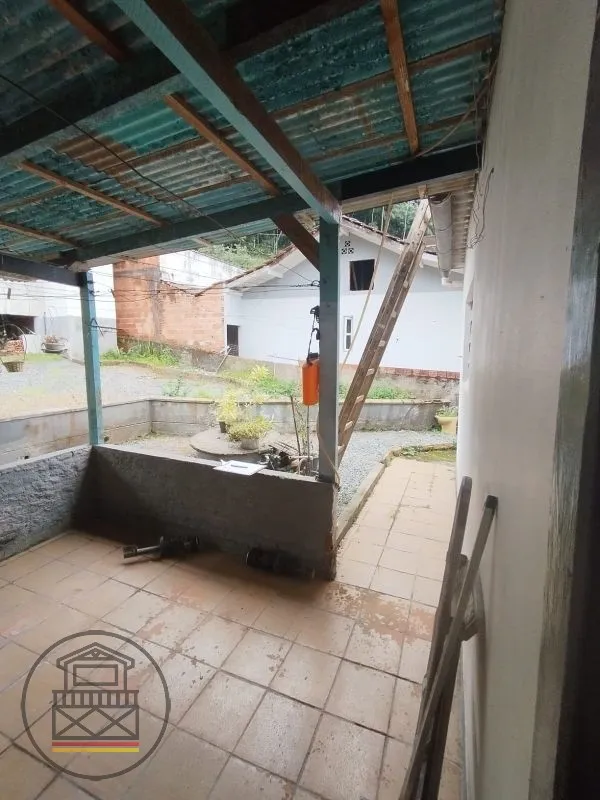 Oportunidade excepcional na Rua Franz Wallis - imóvel espaçoso, situado em localização privilegiada, com estrutura que possibilita tanto o uso residencial quanto comercial. — foto 3