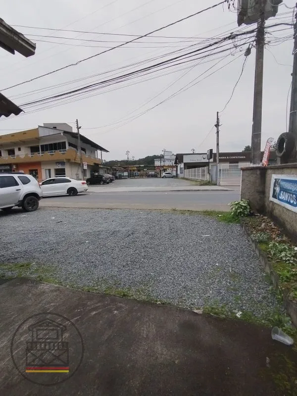 Oportunidade excepcional na Rua Franz Wallis - imóvel espaçoso, situado em localização privilegiada, com estrutura que possibilita tanto o uso residencial quanto comercial. — foto 5