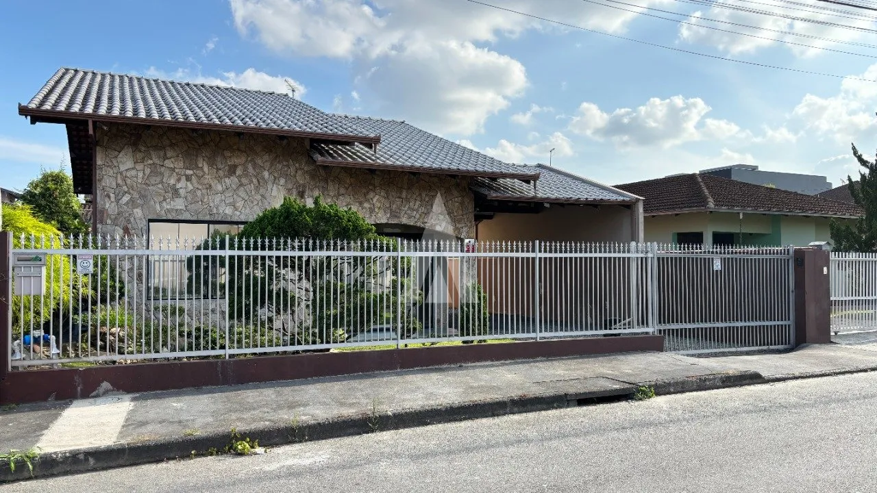 Casa com 1 suíte mais 1 quarto à venda no bairro Floresta em Joinville por R$ 699.999,00 - foto 1