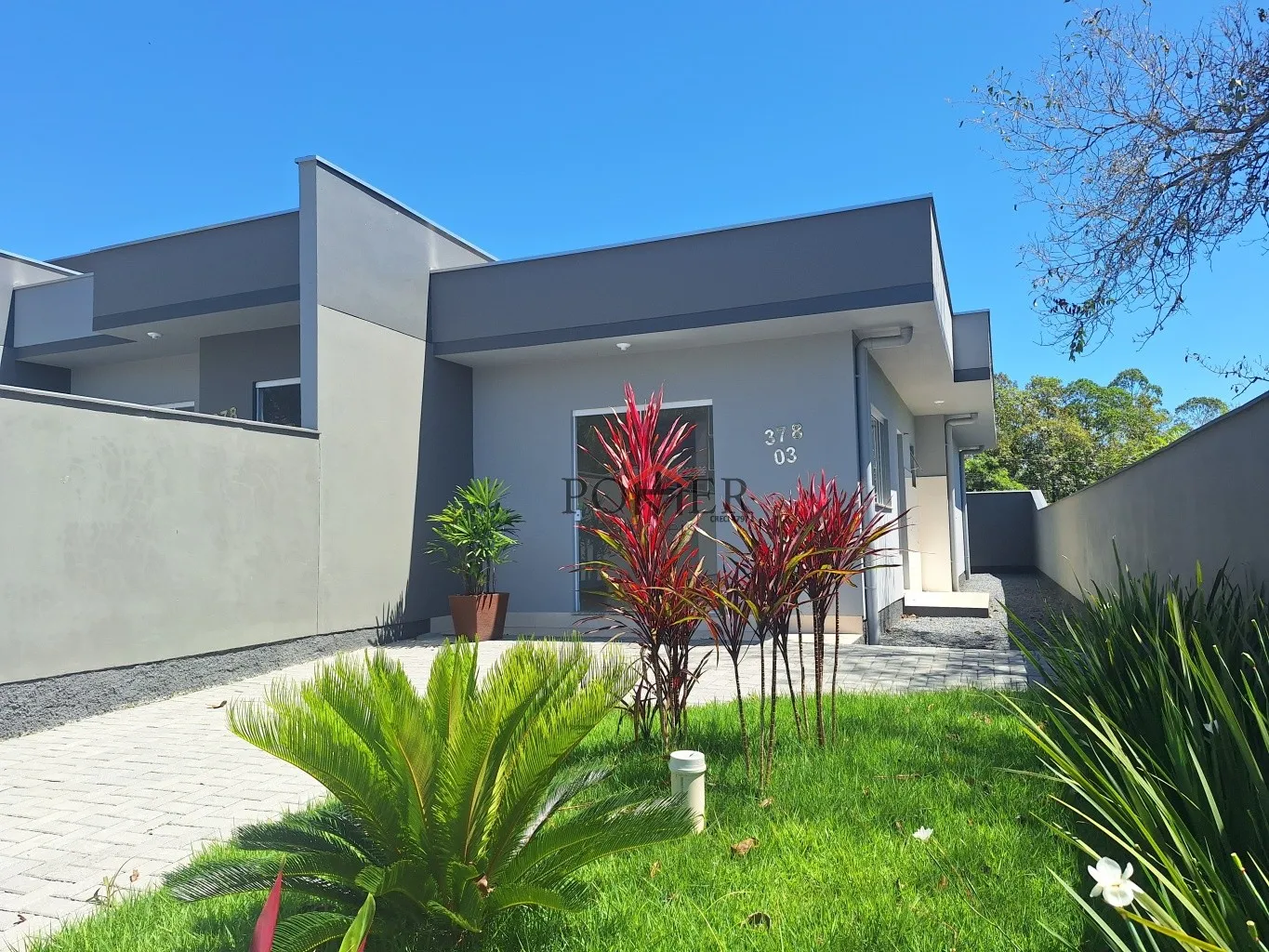 Linda Casa geminada, com 59,57m de área construida, em terreno de 128,35m, no bairro Ribeirão Areia, rua alta, asfaltada, sem saída, com linda vista da cidade de Pomerode - foto 1