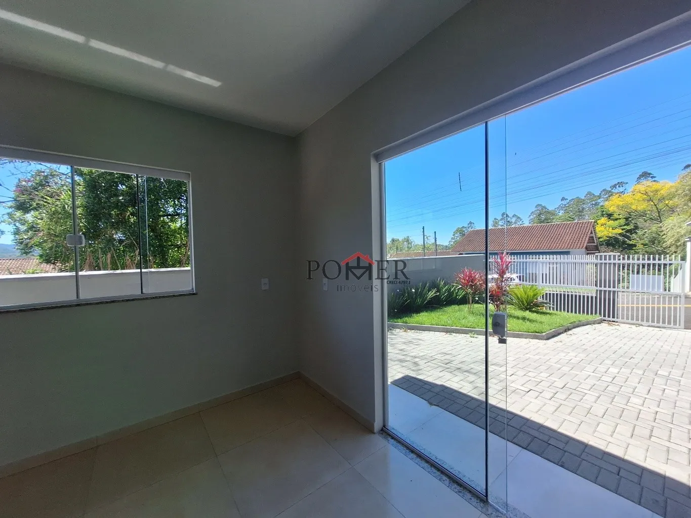 Linda Casa geminada, com 59,57m de área construida, em terreno de 128,35m, no bairro Ribeirão Areia, rua alta, asfaltada, sem saída, com linda vista da cidade de Pomerode — foto 2
