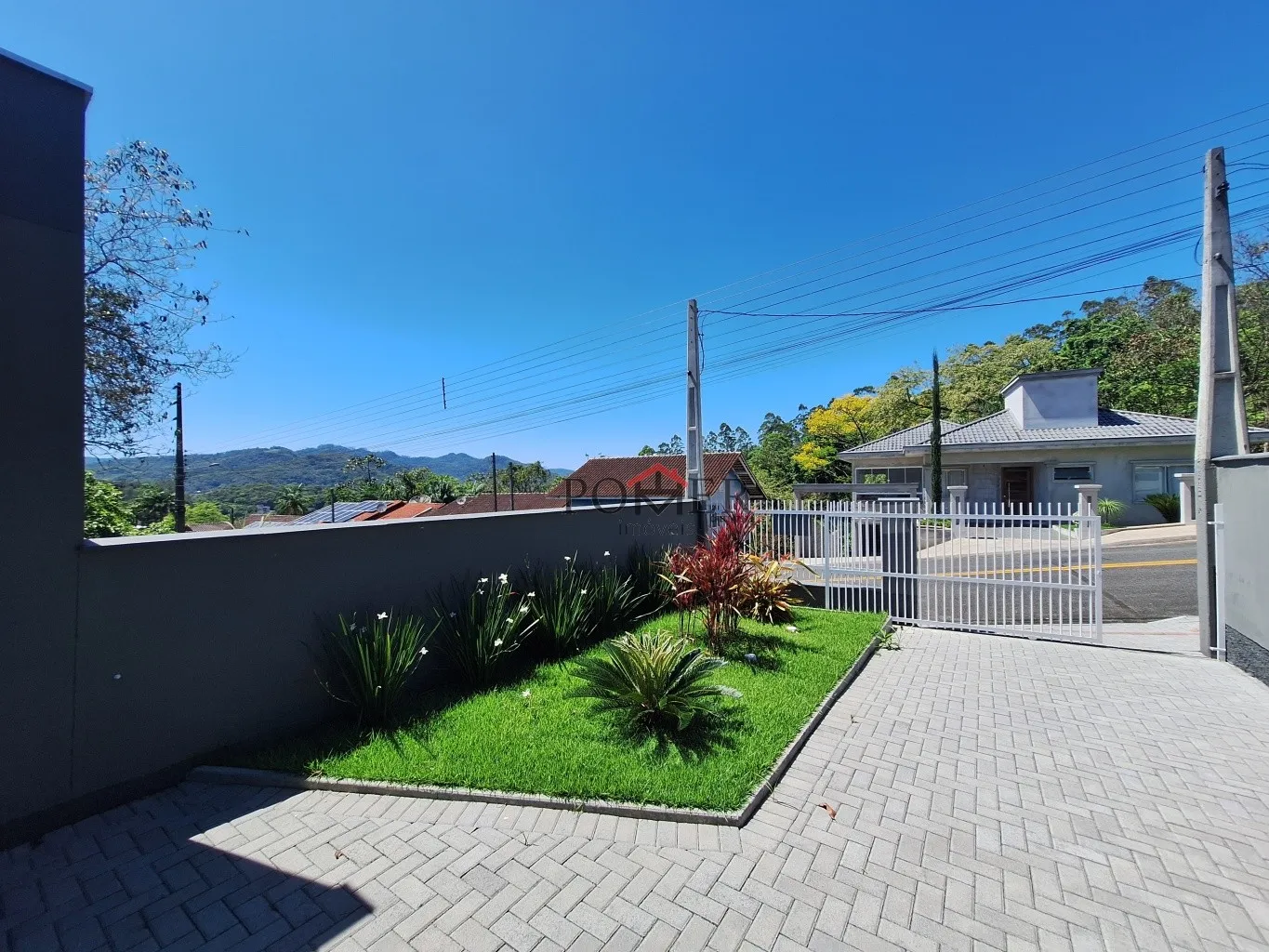 Linda Casa geminada, com 59,57m de área construida, em terreno de 128,35m, no bairro Ribeirão Areia, rua alta, asfaltada, sem saída, com linda vista da cidade de Pomerode — foto 6