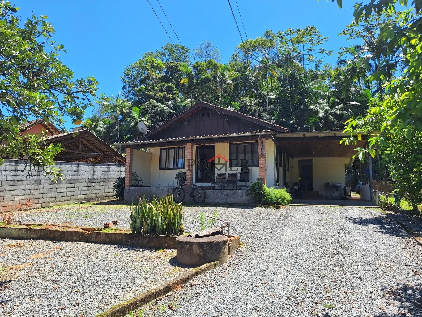 Casa Mista com 185,30m construídos em amplo terreno de 530,55m, em Pomerode, bairro Testo Rega. - foto 1