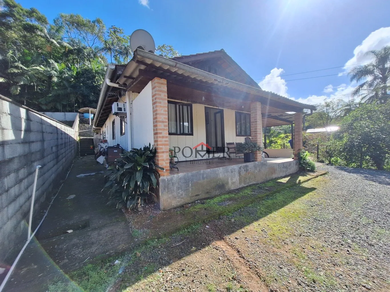 Casa Mista com 185,30m construídos em amplo terreno de 530,55m, em Pomerode, bairro Testo Rega. — foto 2