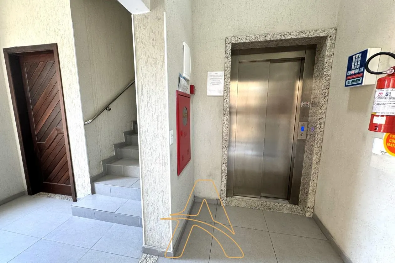 Sala Comercial com Estacionamento no Bairro Água Verde — foto 3