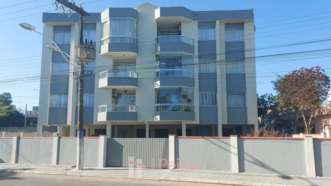 Apartamento a 50 metros do mar com 77,16m privativo com 2 dormitórios sendo 1 suite e semi mobiliado. - foto 1