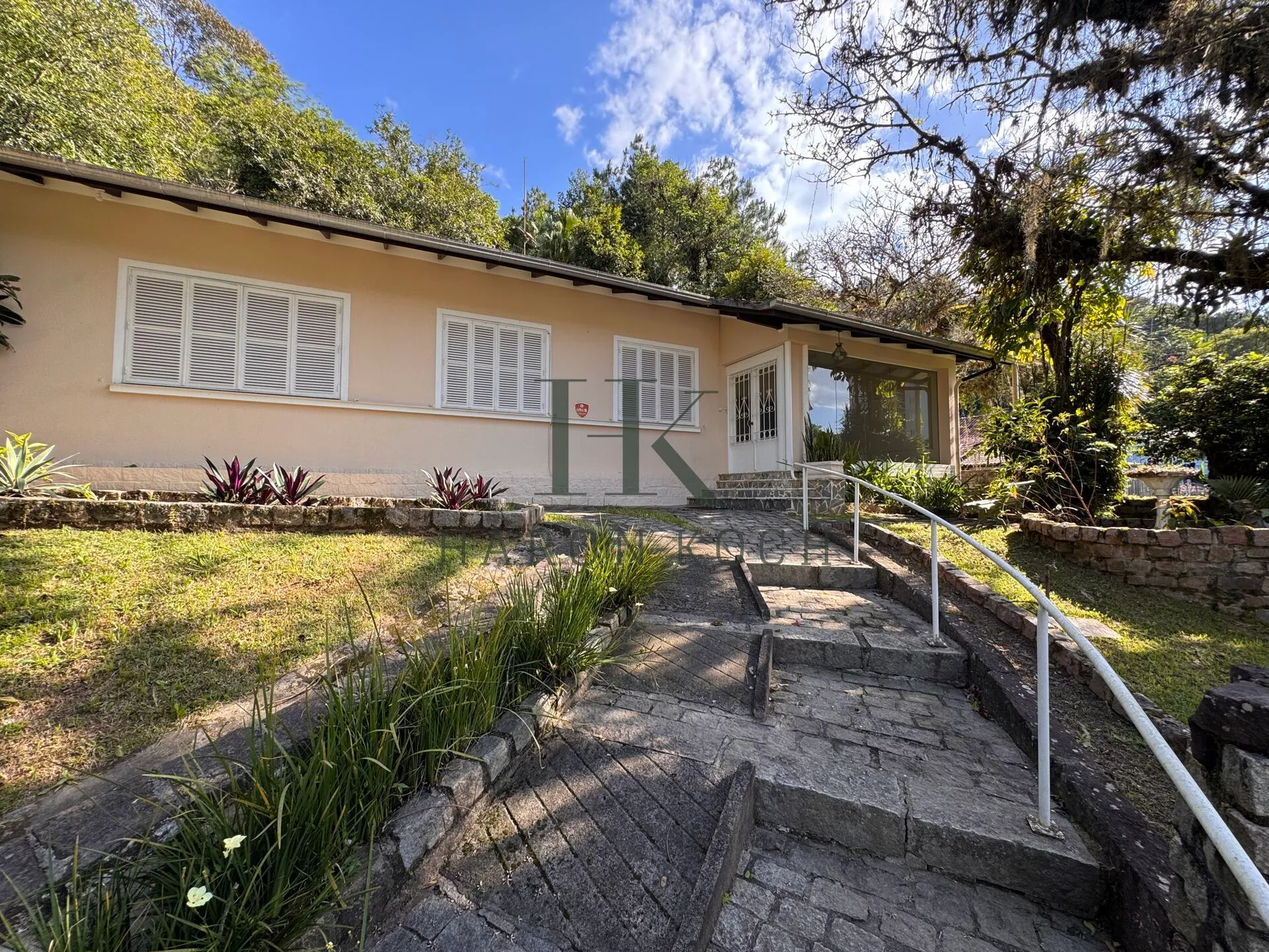 Casa Térrea | 5 Quartos | Próximo ao Centro - foto 1