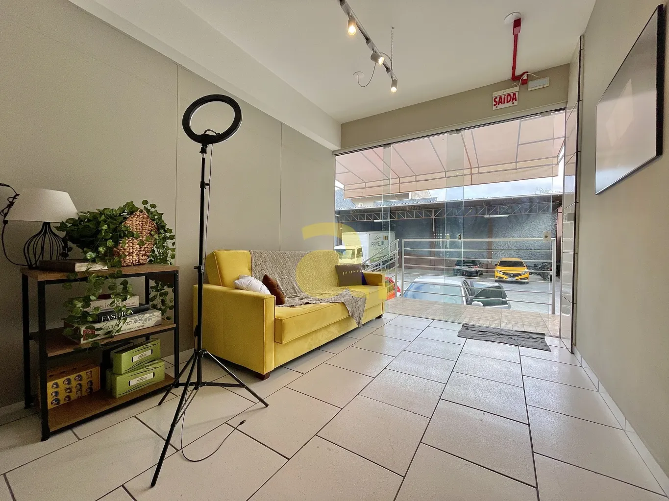 SALA COMERCIAL BAIRRO AGUA VERDE - 300m - foto 1