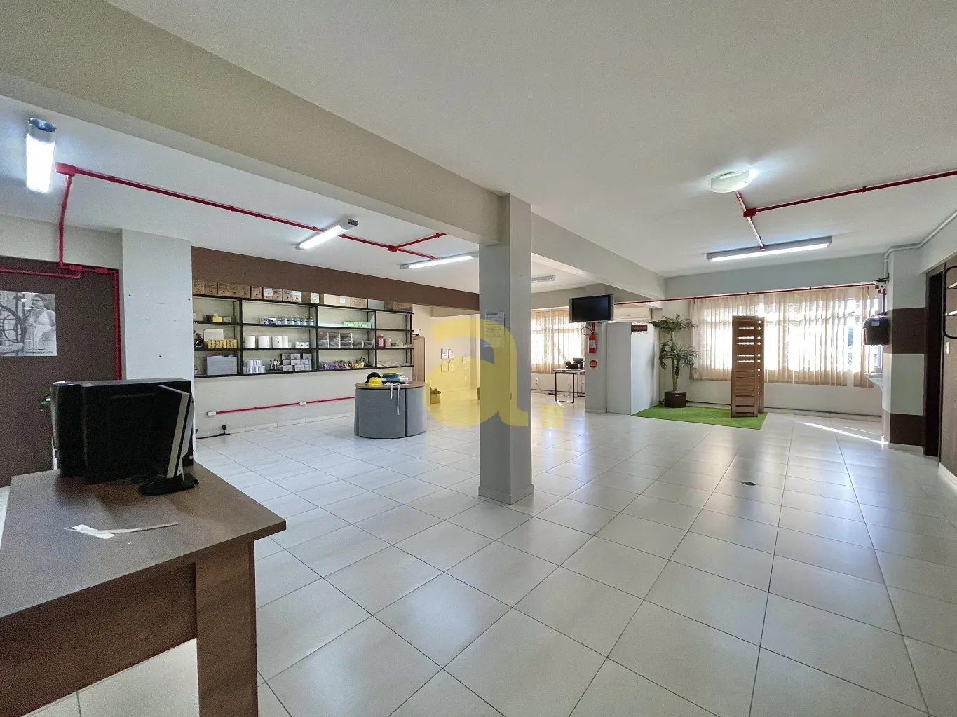 SALA COMERCIAL BAIRRO AGUA VERDE - 100m - foto 1