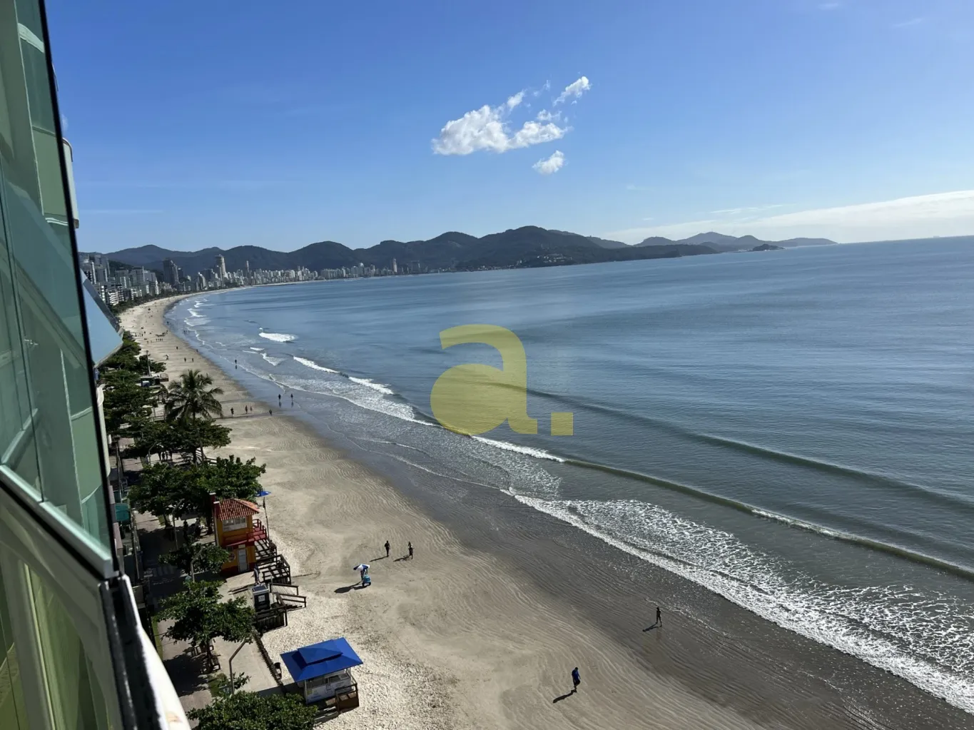 EXCLUSIVO APARTAMENTO FRENTE MAR COM 4 SUITES EM MEIA PRAIA - foto 1