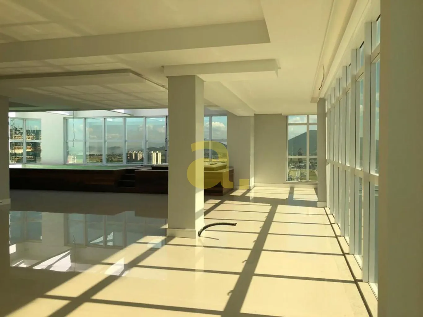 COBERTURA DUPLEX MOBILIADA COM 5 SUITES NO PARAÍSO DE MEIA PRAIA - ITAPEMA SC - foto 1