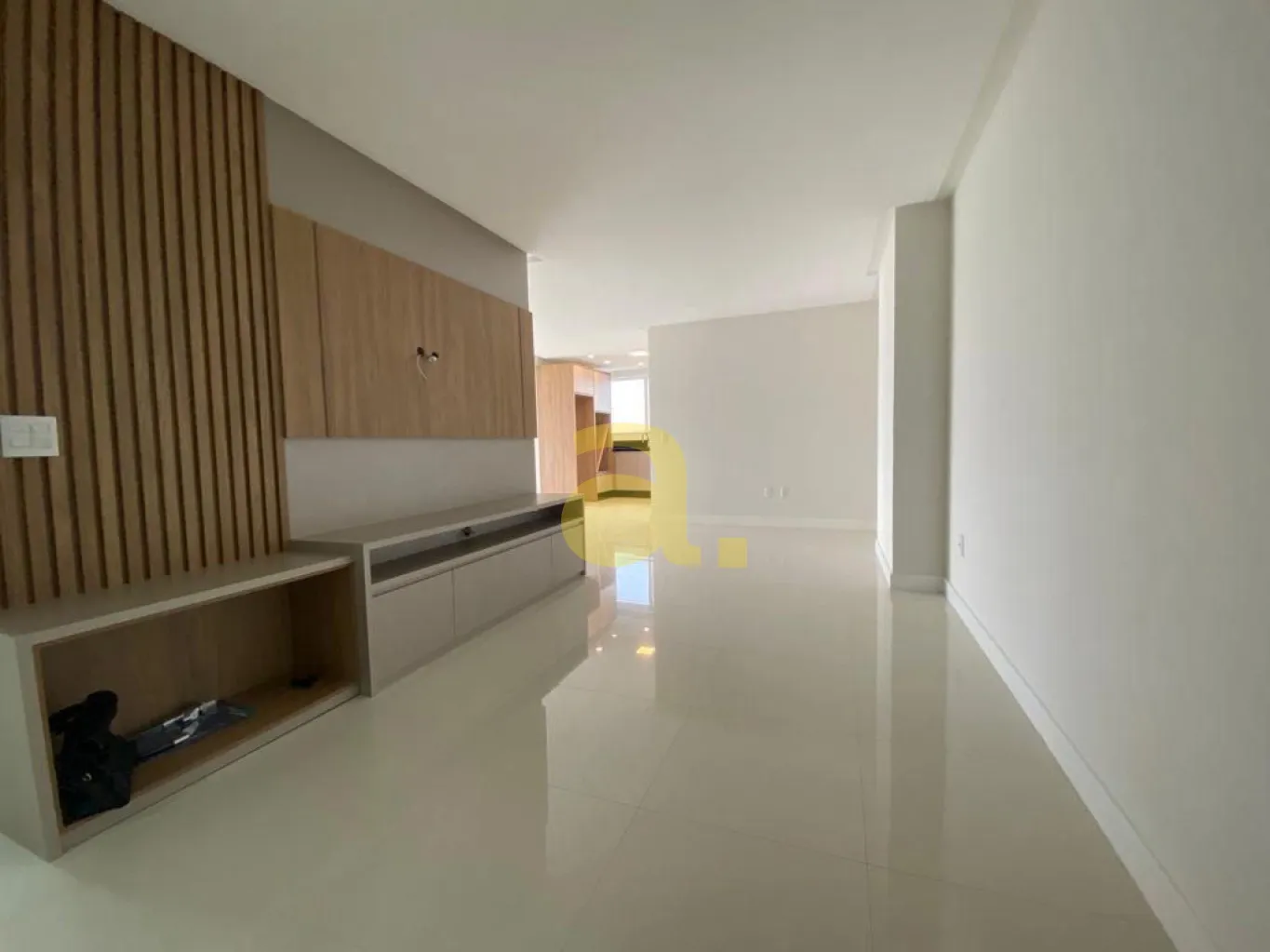 ESPETACULAR APARTAMENTO SEMI-MOBILIADO COM 3 SUITES A 200 METROS DO MAR EM MEIA PRAIA - ITAPEMA SC — foto 2