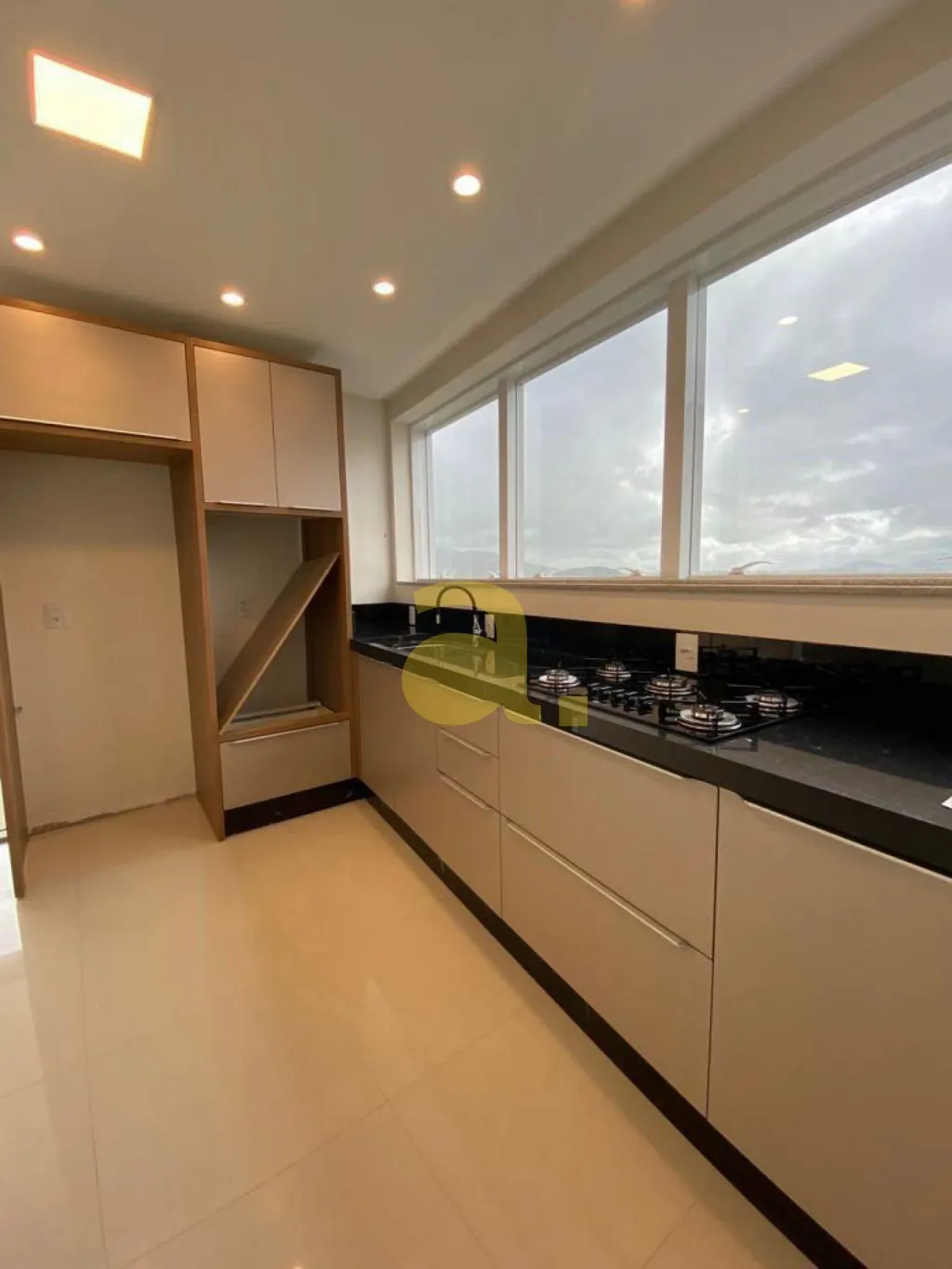 ESPETACULAR APARTAMENTO SEMI-MOBILIADO COM 3 SUITES A 200 METROS DO MAR EM MEIA PRAIA - ITAPEMA SC — foto 5