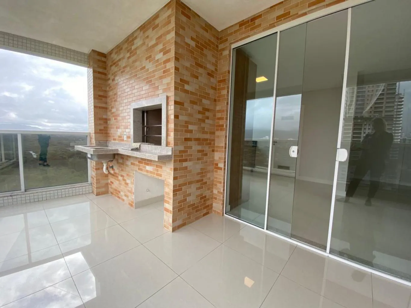 ESPETACULAR APARTAMENTO SEMI-MOBILIADO COM 3 SUITES A 200 METROS DO MAR EM MEIA PRAIA - ITAPEMA SC — foto 7