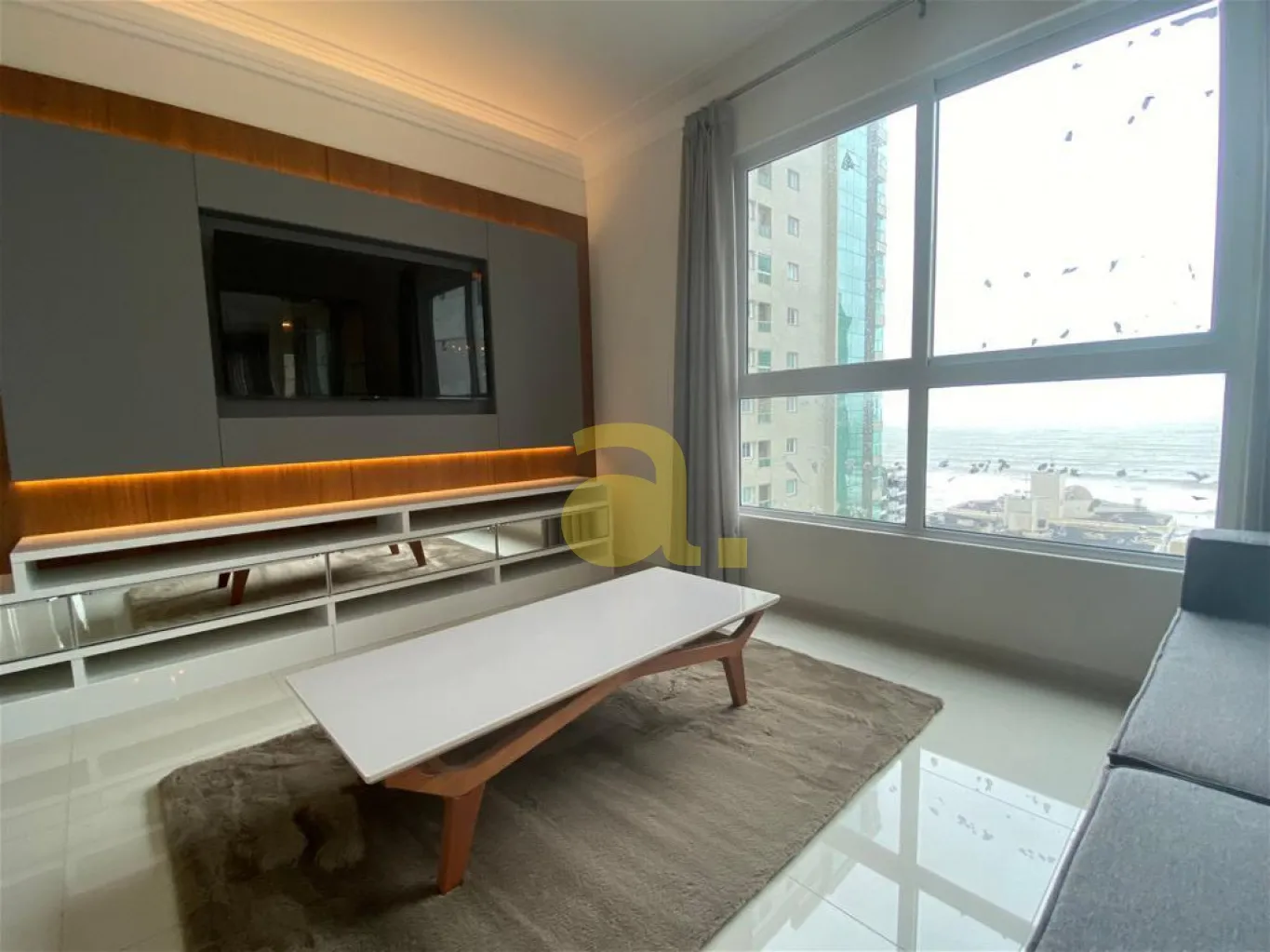 Sofisticação e Conforto Mobiliado à Beira-Mar: Apartamento 4 dormitórios a 140 metros do mar de Meia Praia Itapema - foto 1