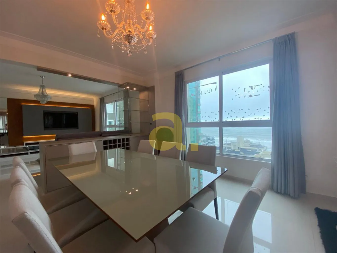 Sofisticação e Conforto Mobiliado à Beira-Mar: Apartamento 4 dormitórios a 140 metros do mar de Meia Praia Itapema — foto 2